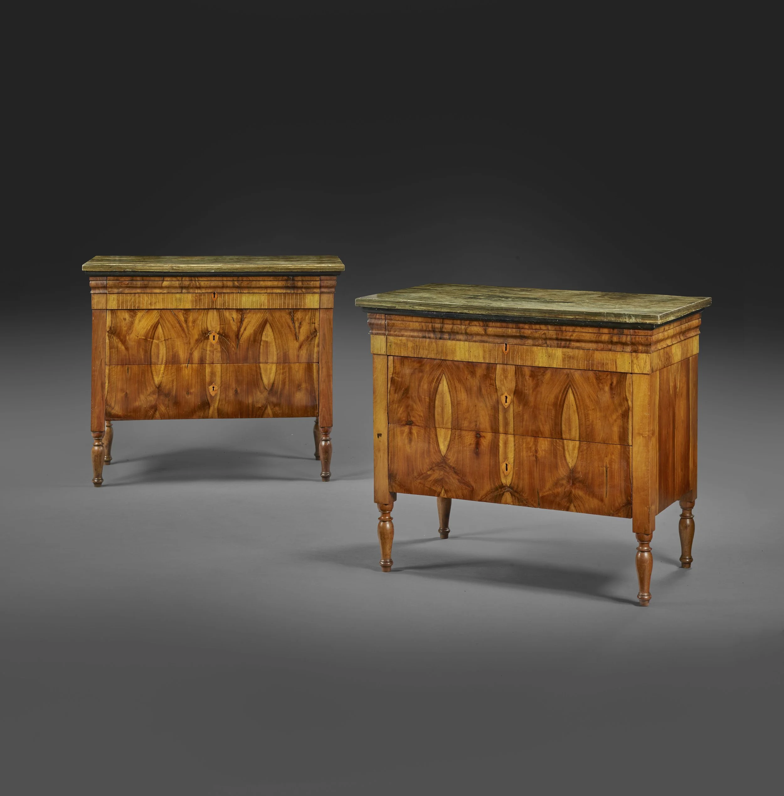 A PAIR OF NEOCLASSICAL ITALIAN COMMODES