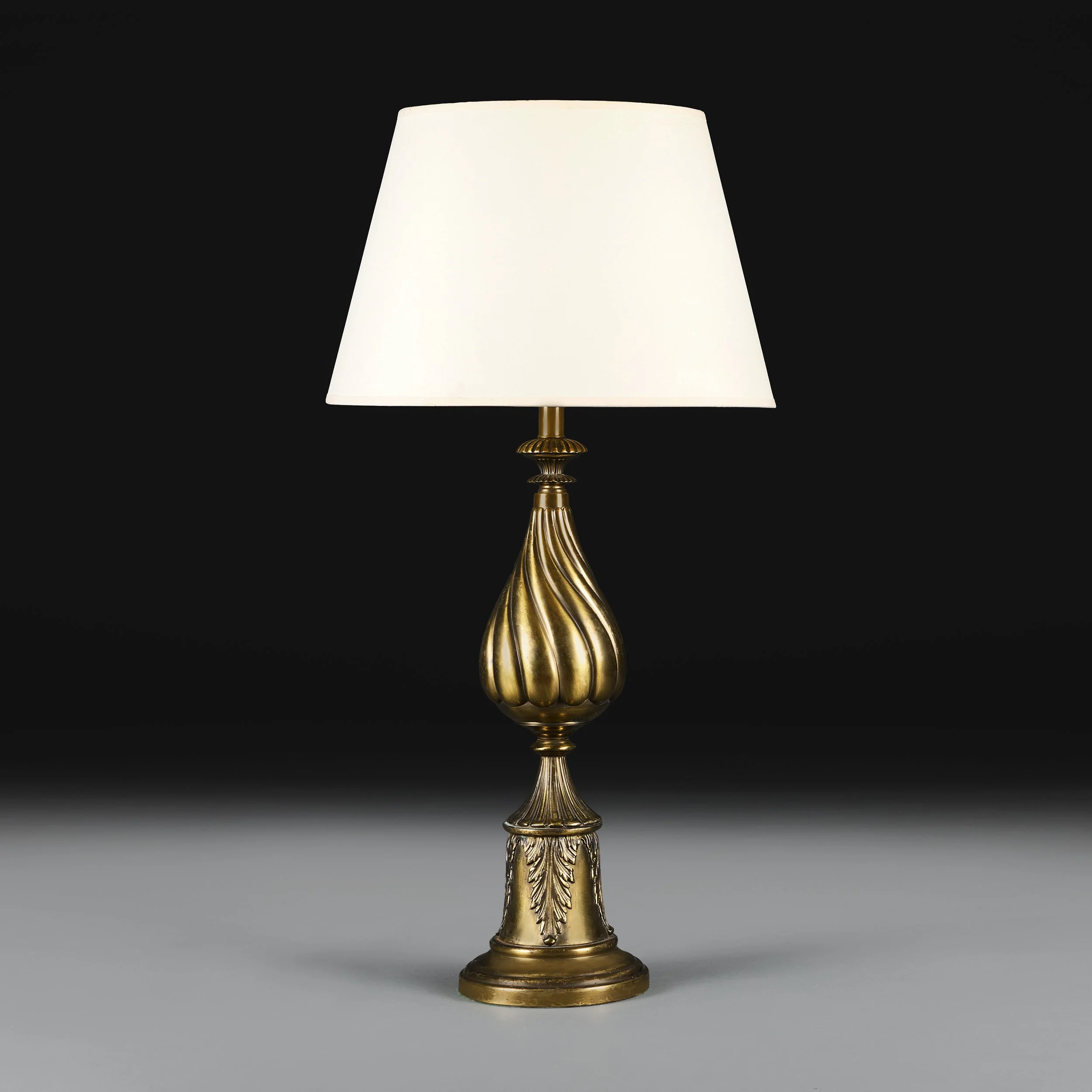 A LARGE EDWARDIAN BRASS LAMP