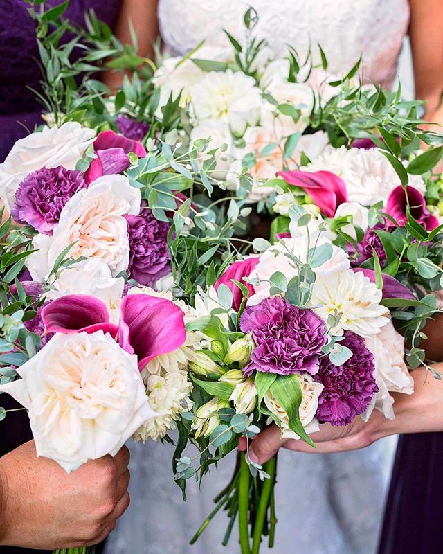 Give us alll the color!! #purplewedding #swvaweddings #silksribbonsandroses #smalltownflorist #bigtowngoals