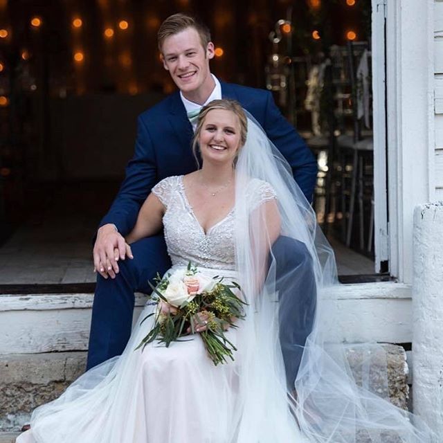 Reminiscing on this sweet wedding of Ferrum alums!! #srrbride #roanokewedding #roanokevalley