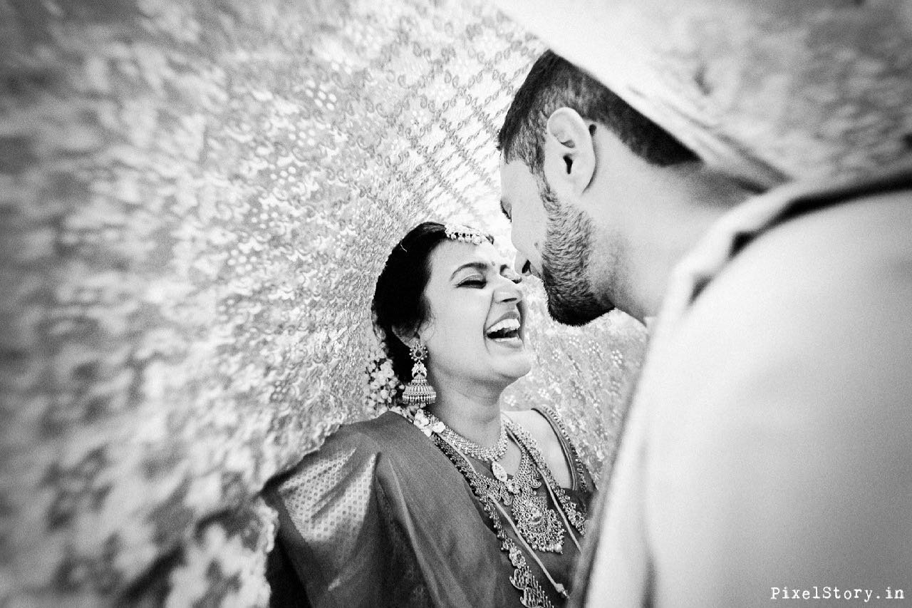 You make me happy in a way no one else can..
#weddingphotography #indianwedding #marwariwedding #couplegoals #happybride #monochrome #mirayagreens @fearlessphotographerscom