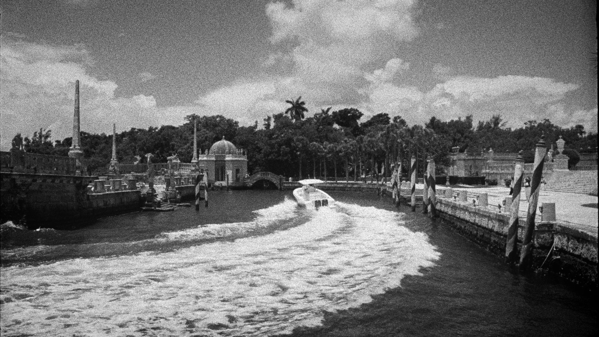 Catherine Sullivan, Triangle of Need, 2007. In collaboration with Sean Griffin, Dylan Skybrook, and Kunle Afolayan Triangle of need (vizcaya), channel projection, 16 mm film transferred to digital media, black & white : color, sound, 31’36 minutes