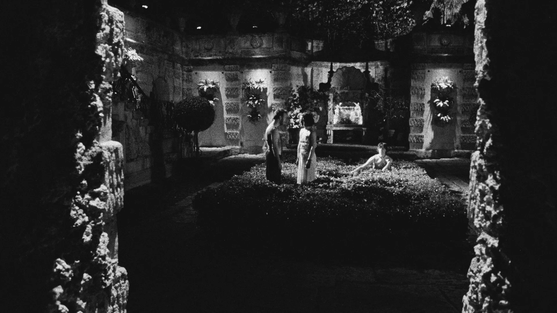 Catherine Sullivan, Triangle of Need, 2007. In collaboration with Sean Griffin, Dylan Skybrook, and Kunle Afolayan Triangle of need (vizcaya), channel projection, 16 mm film transferred to digital media, black & white : color, sound, 31’36 minutes
