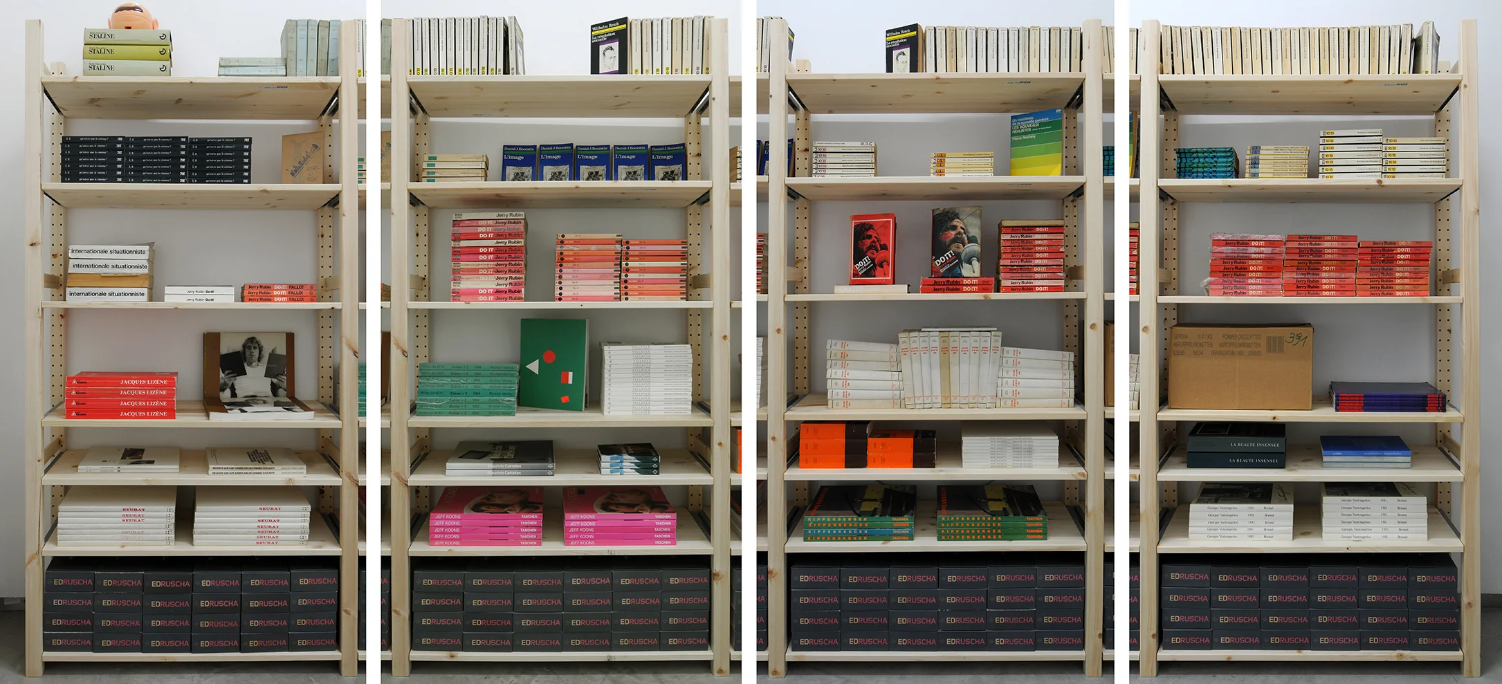Jacques André, ARTERS , 2002-2013, Achats à répétition, tentative d’épuisement et de reconstitution des stocks effectués entre 2002 et 2013, étagères en pin et sapin massif, 190 x 344 x 30 cm