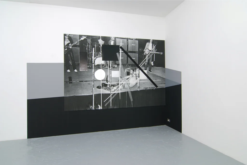 Iggy Pop , 2009 , wall piece: digital scan, aluminum foil, glitter, vinyl, grey and black paint on wall - 121.25 x 83 inches / 307.98 x 210.8 cm