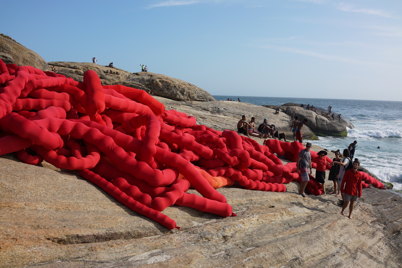 Janaina Tschäpe , Melantropics , Praia de Arpoador, Rio de Janeiro, performance, September 30th 2018