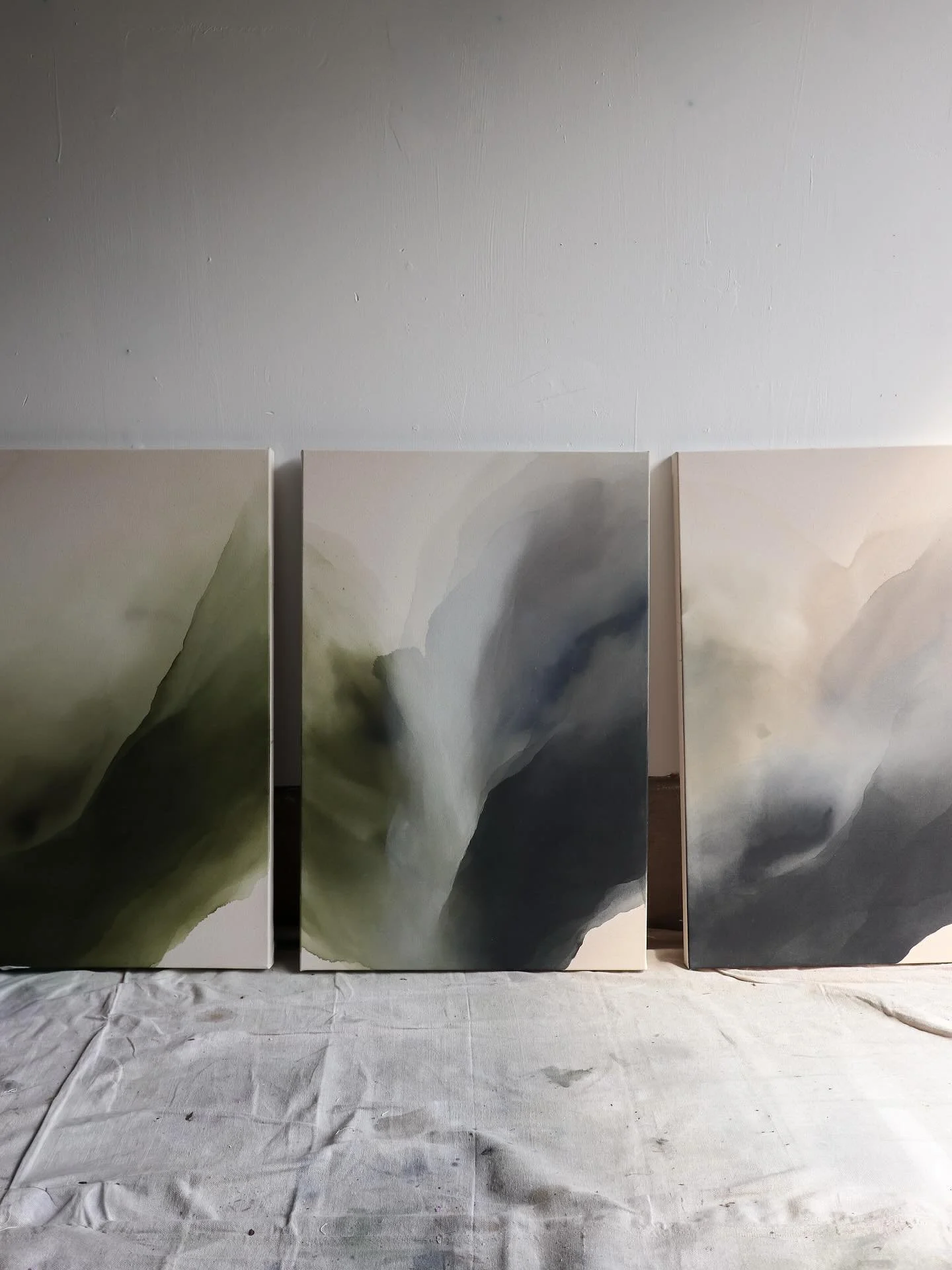 This small collection is inspired by the grounding presence of nature, where water meets land and stillness meets movement. Blues, greens, and earth tones flow together, each piece holding the balance between movement and rest, land and water, reflec