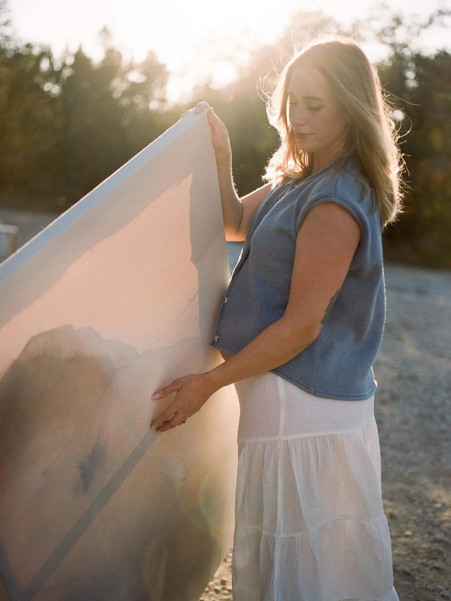 I gasped when these arrived in my inbox last night. @marinebarianphoto and I spent an evening at McKinney Falls last month, creating something that felt both grounded and gentle. We had talked about doing an outdoor shoot for a while, and with everyt