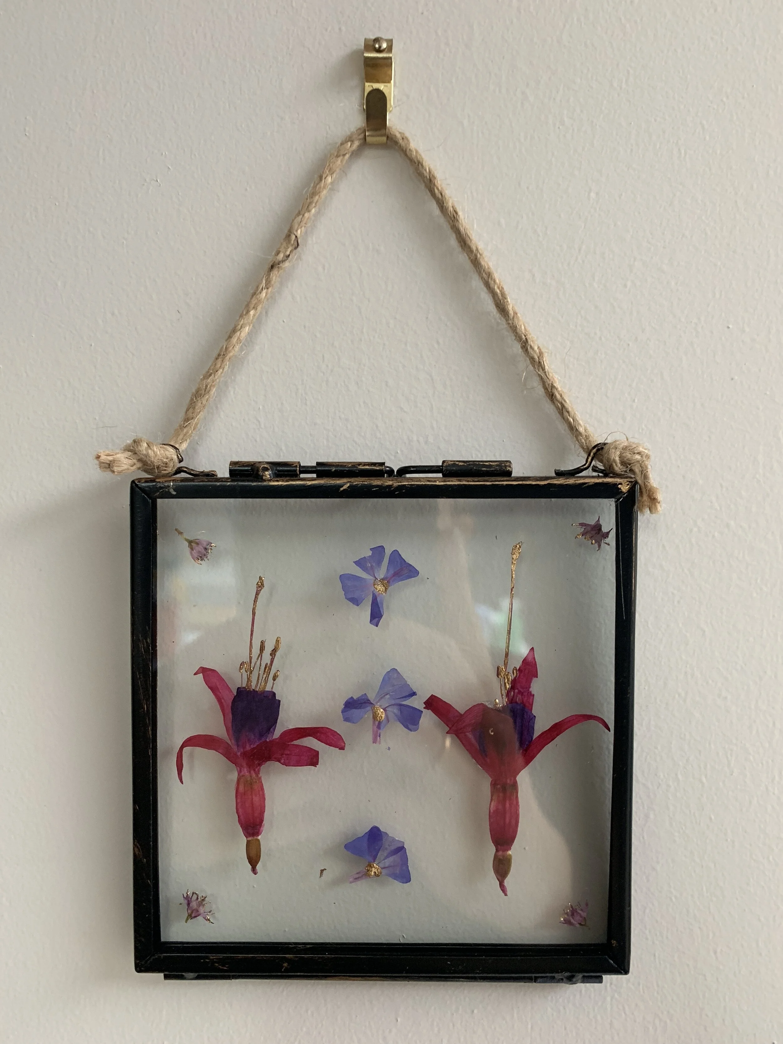 GILDED PRESSED FLOWER FRAME XXXVI