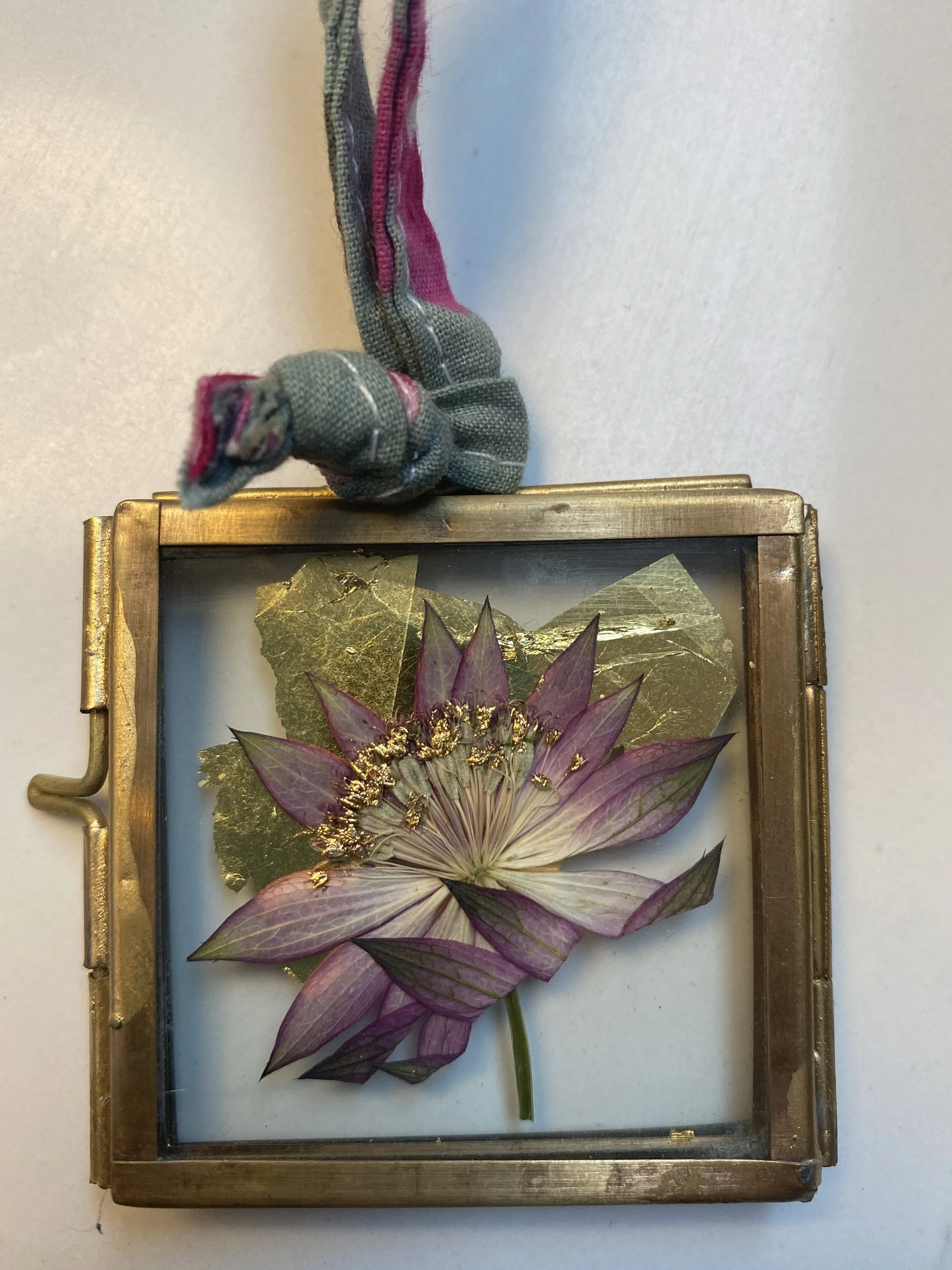 Mini Gilded Flower Frame XIII