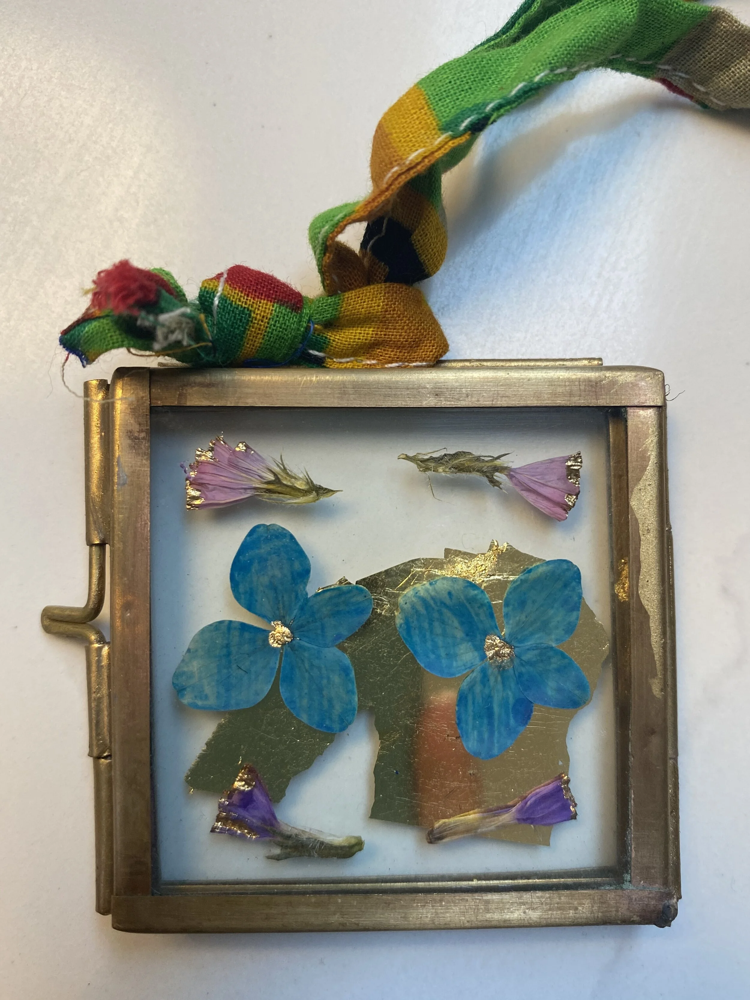 Mini Gilded Flower Frame XV