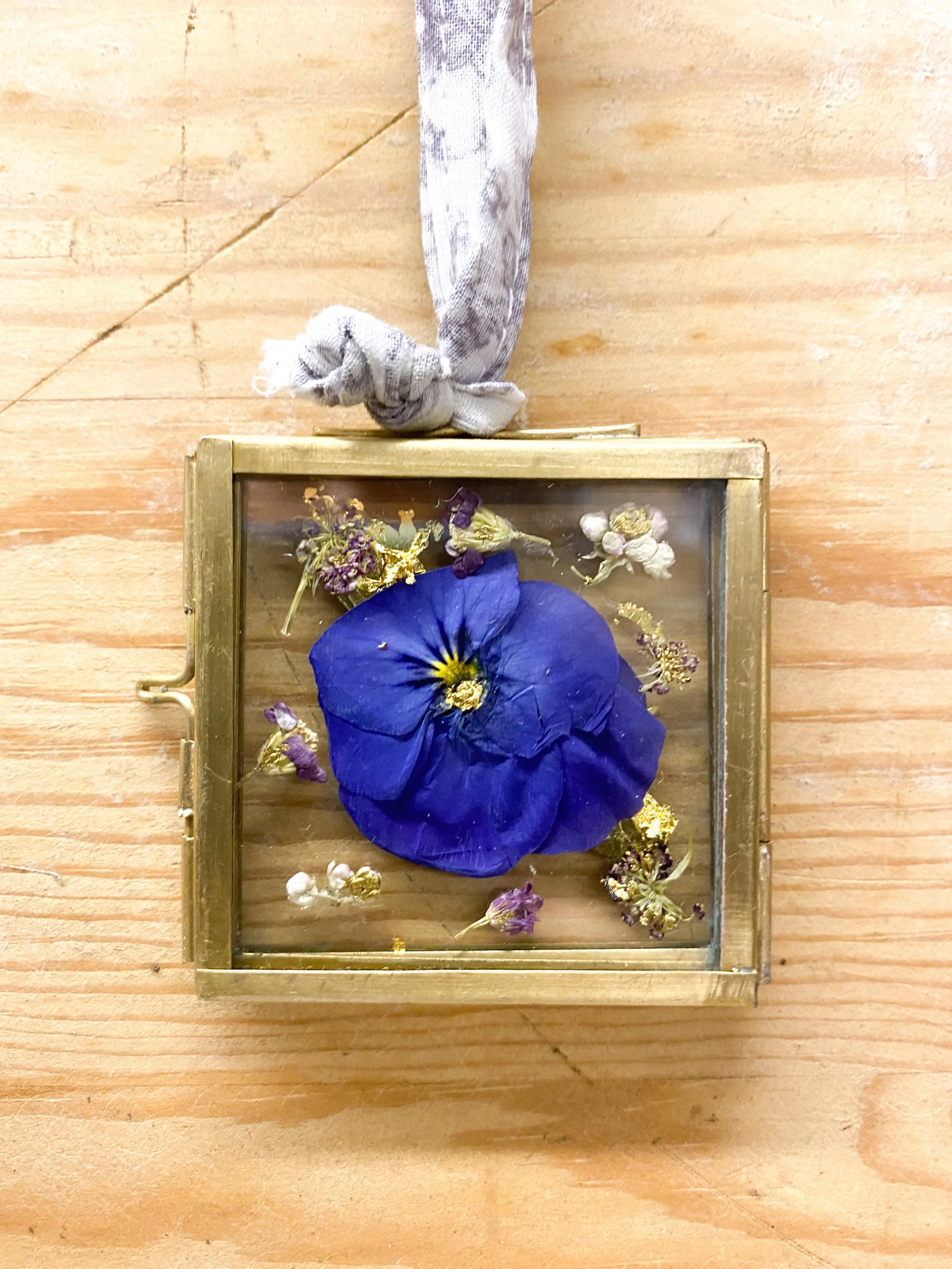 Mini Gilded Flower Frame XIX