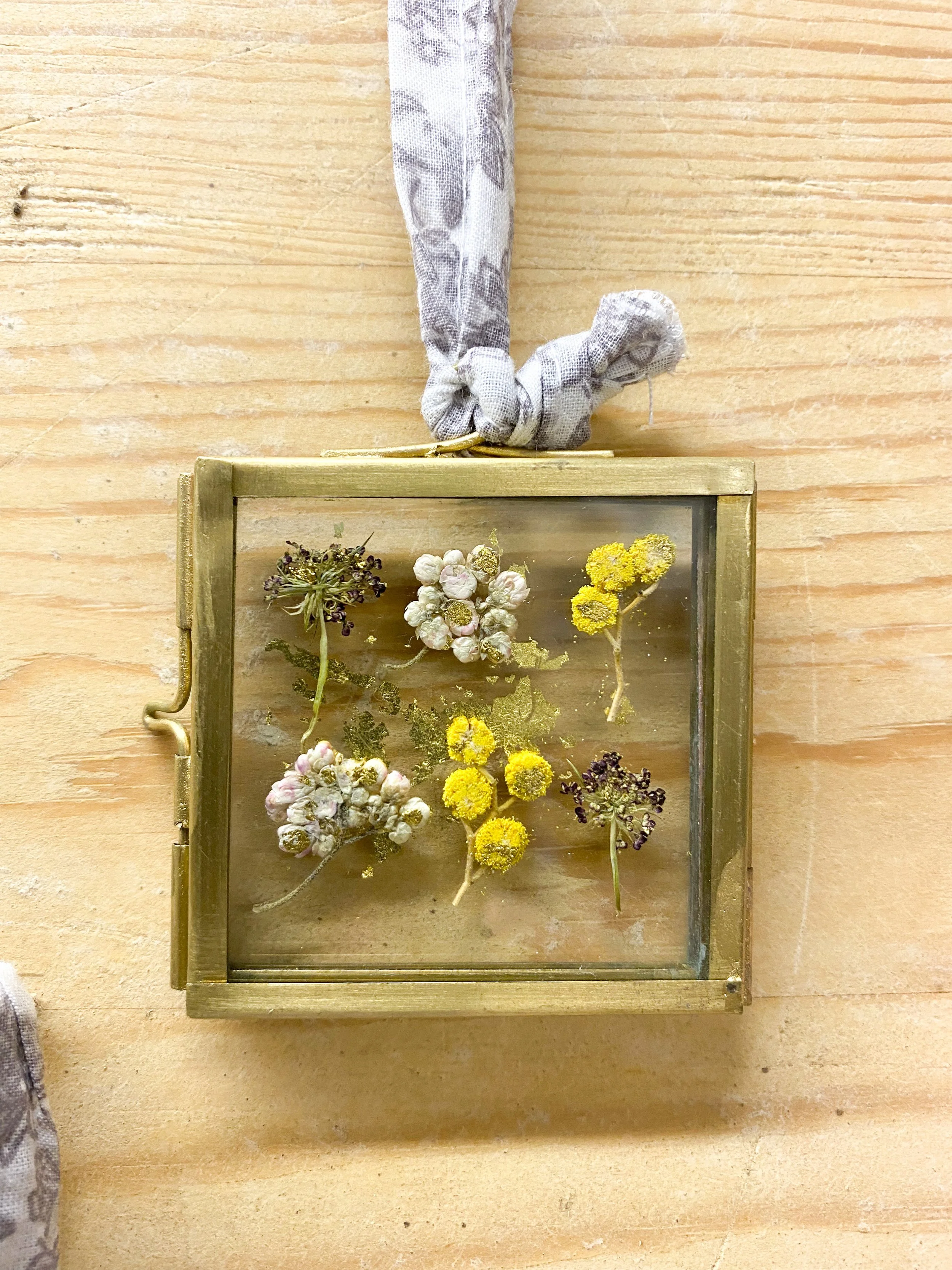 Mini Gilded Flower Frame XXII