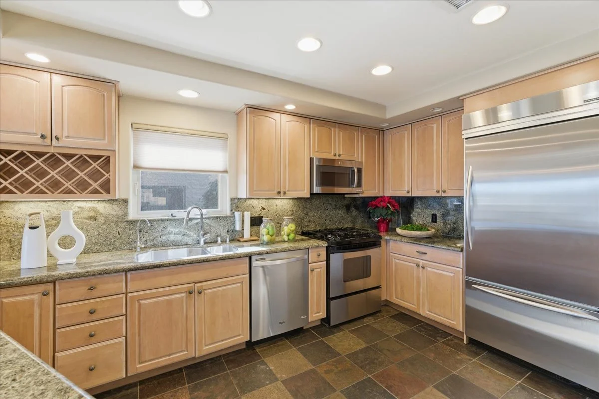 01c 12-012_3634_Crown_Point_DR.jpg