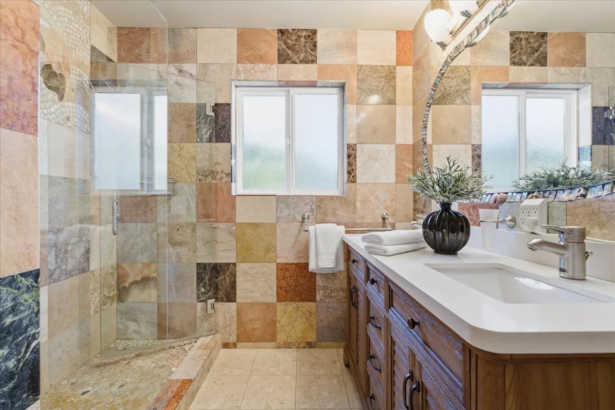 01f 16-016_3634_Crown_Point_DR.jpg