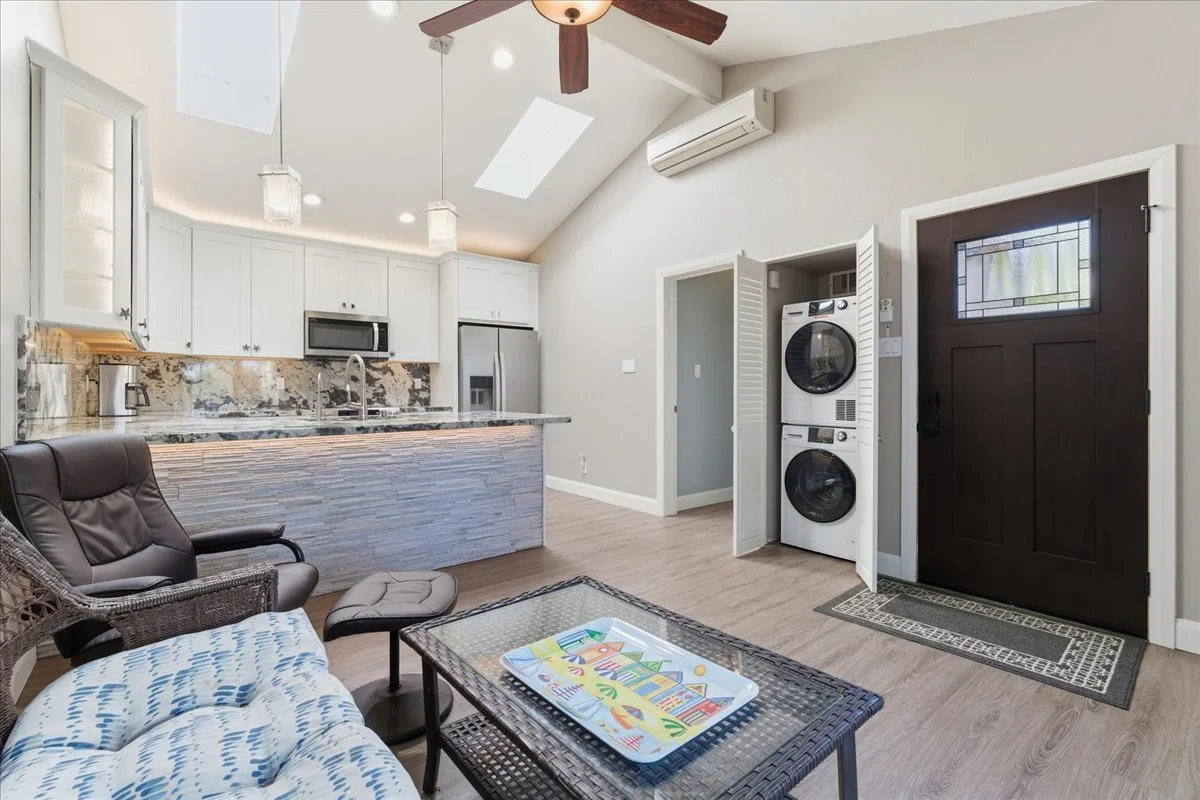 01g 29-029_3634_Crown_Point_DR.jpg