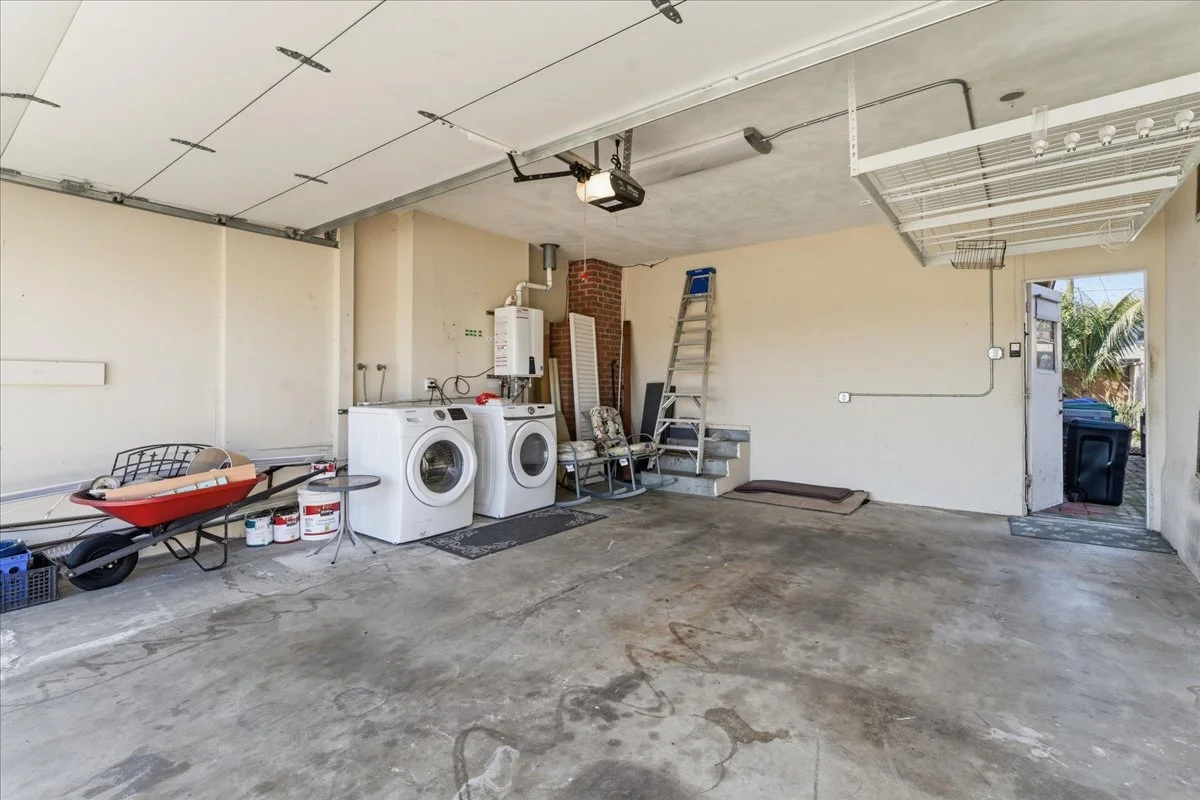 99 25-025_3634_Crown_Point_DR.jpg