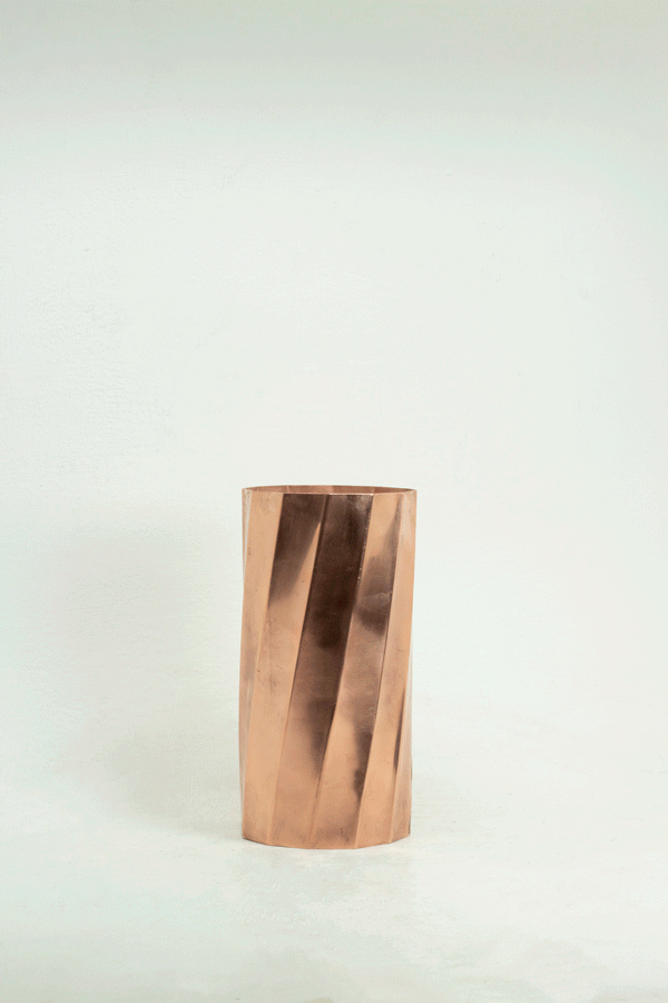 GIF-1-VASE-STUDIO.gif
