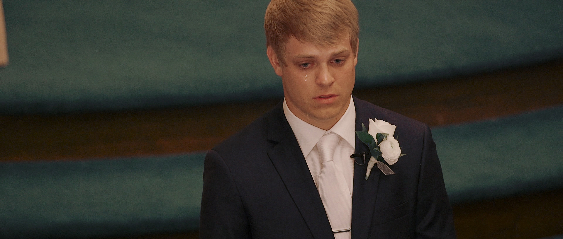 groom-crying-when-seeing-bride
