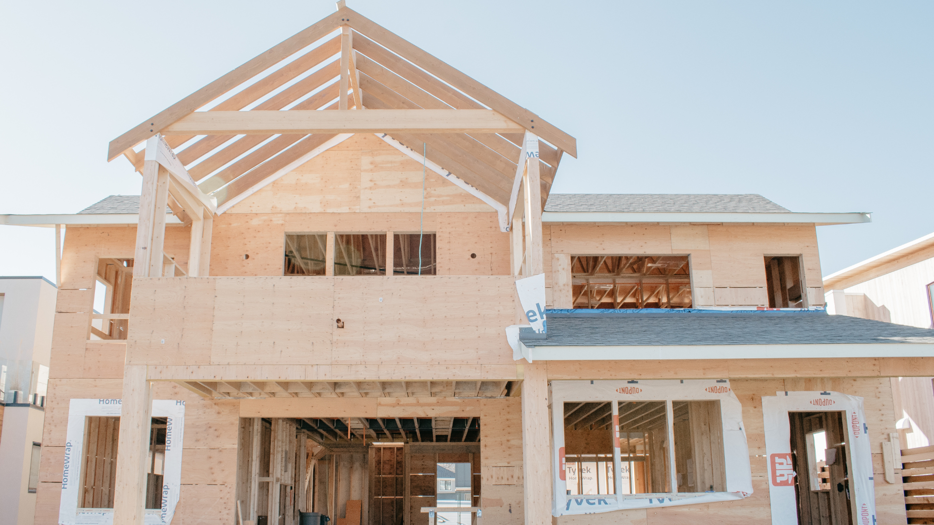  With over 20 years of residential home building experience, Square Foot Construction looks forward to offering local South Okanagan residents quality construction services that are affordable, reliable and look beautiful from the inside out. 