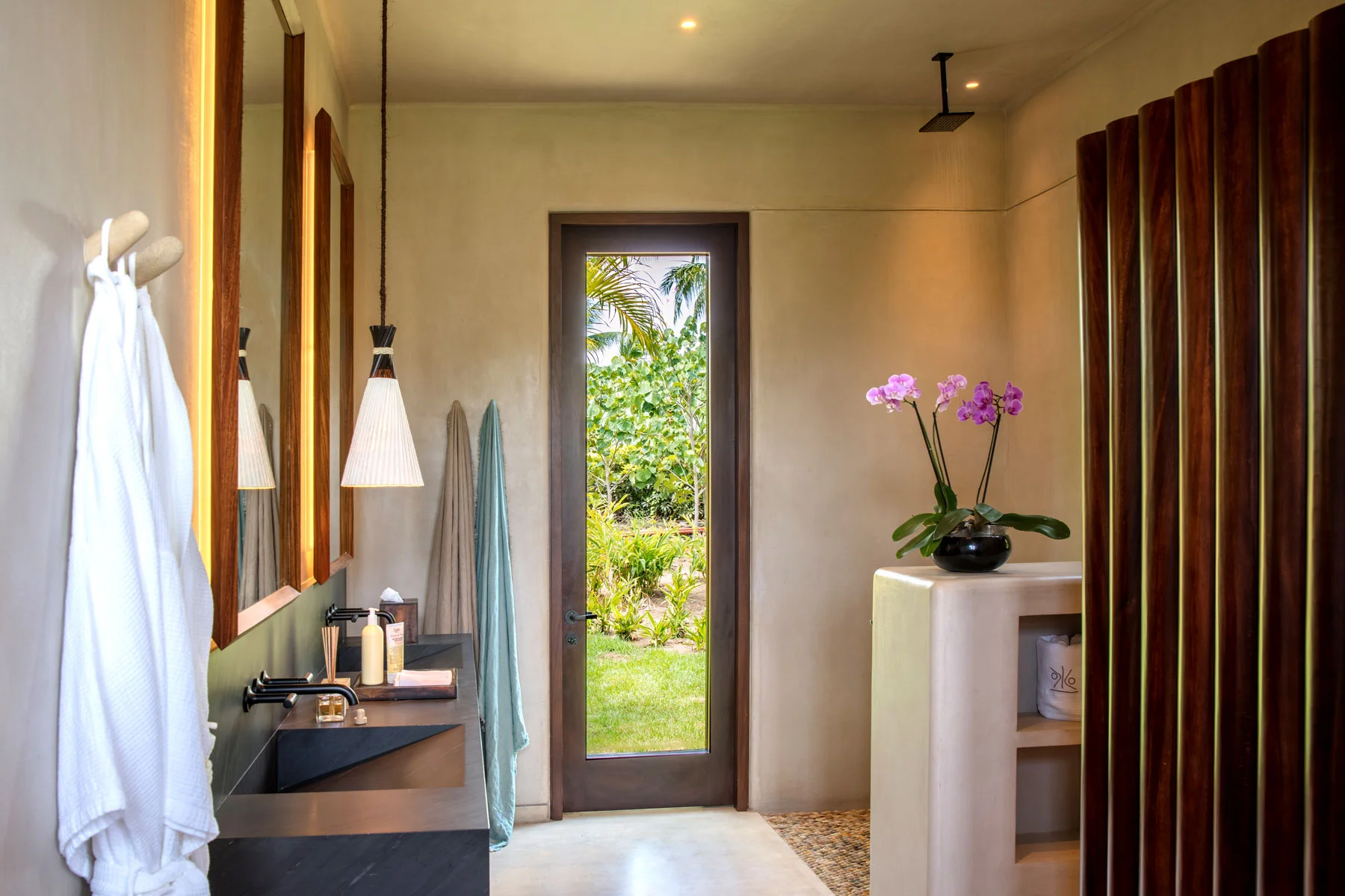 Coral bathroom