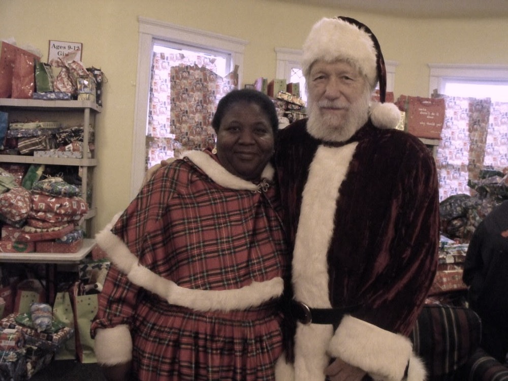 76f41-mae-helen-mrs-claus.jpg