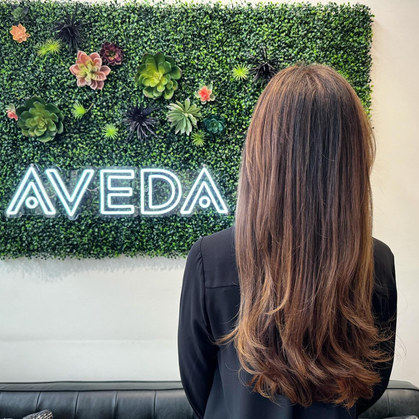 Beautiful dimensional color by @jknudsenhair. Thanks to Aveda Botanical Repair and their new Botanical Repair Flash Treatment! 🌿💫 Say goodbye to damage and hello to healthy, beautiful hair! 

#DimensionalColor #BotanicalRepair #avedatransformation