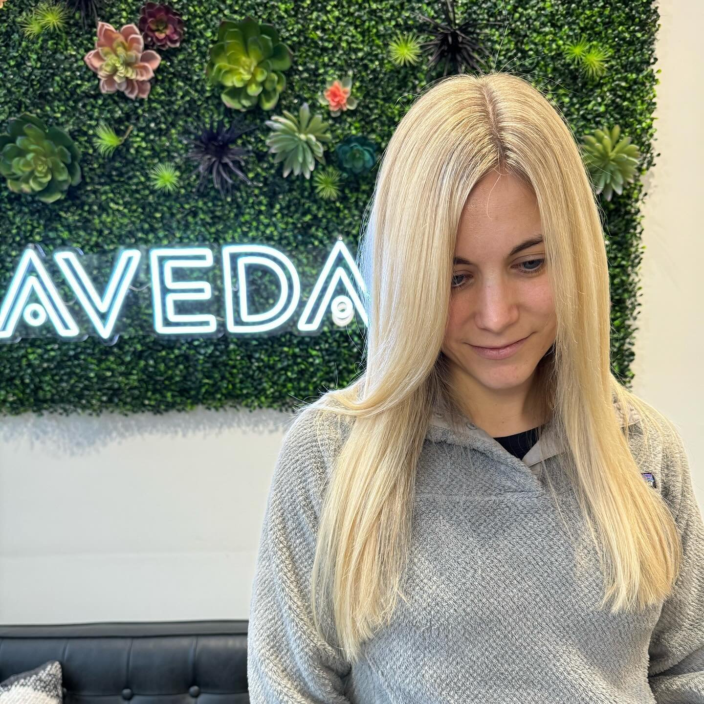 It might be chilly 🥶 out but we&rsquo;re nice and warm in here with this beautiful bright blonde by @jknudsenhair 

#avedacolor #chicagohairsalon #lakeviewsalon #blondehair #aveda #60657