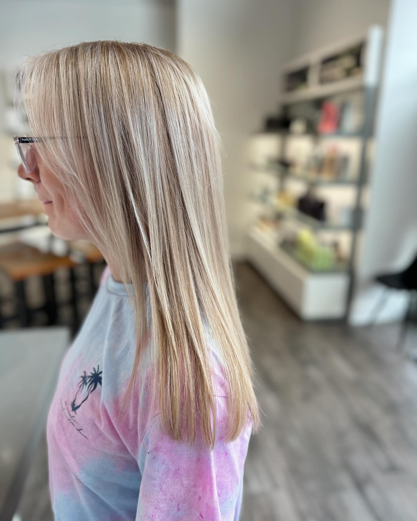 From highlights to a high-lift blonde. Check out this stunning transformation by @jknudsenhair. She took this hair from  highlights to a full, luminous blonde using high-lift color. The result? A bright, gorgeous blonde that shines from every angle. 