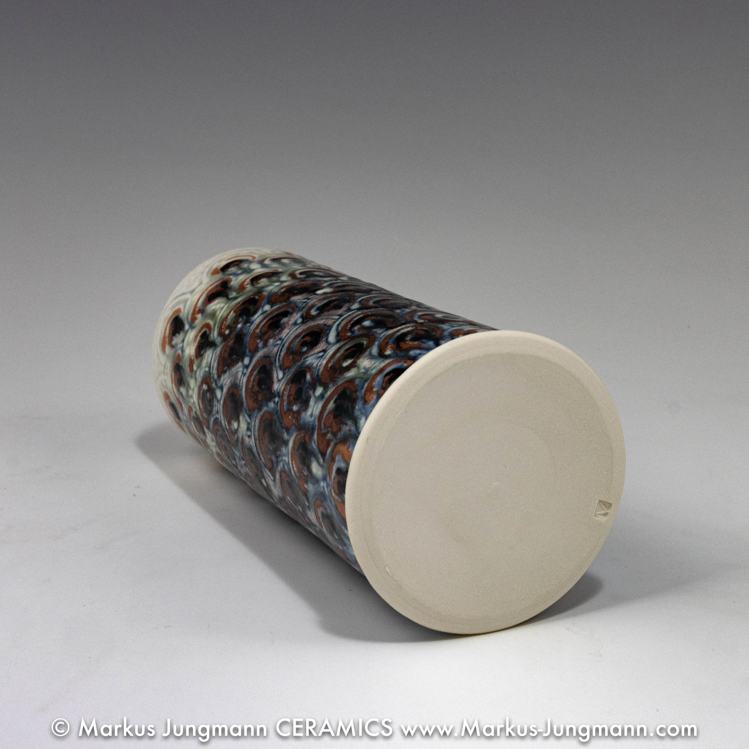 bottom view Vase, Atlantic Series, porcelain ~20 cm high
