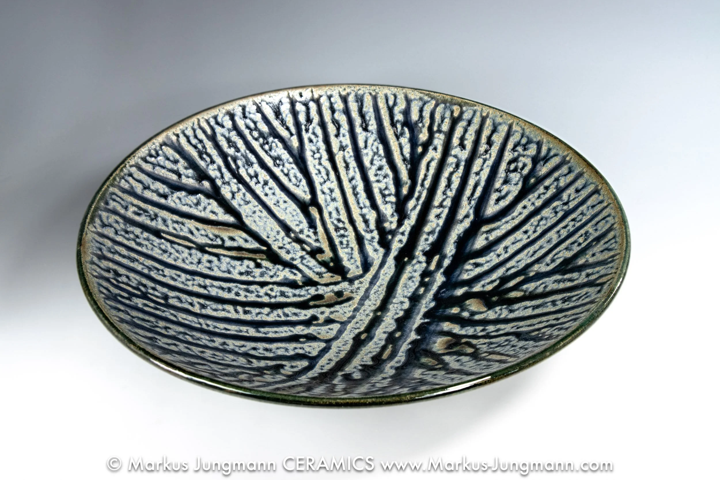 Markus-Jungmann-bowl- stoneware-dia-33cm.jpg