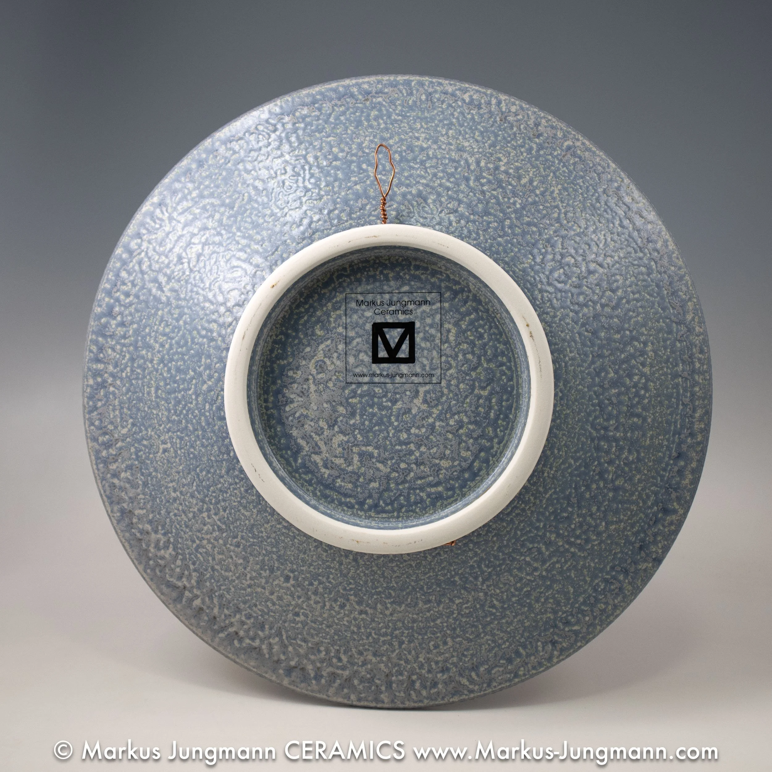 Porcelain bowl with an allover lattice of intersecting circles in slate blue, aubergine and iron-red, by Markus Jungmann bottom view