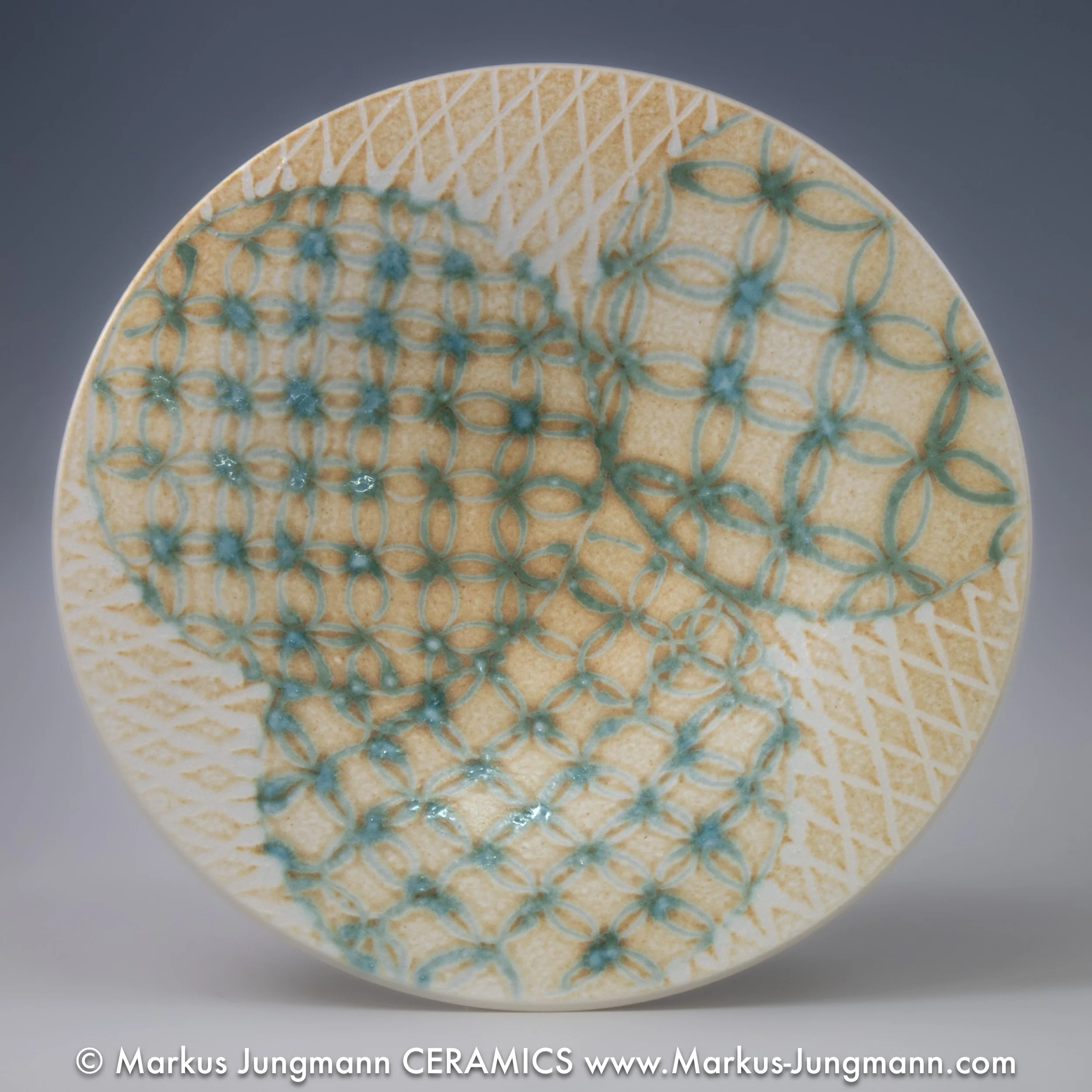 Tondo with textured patterns