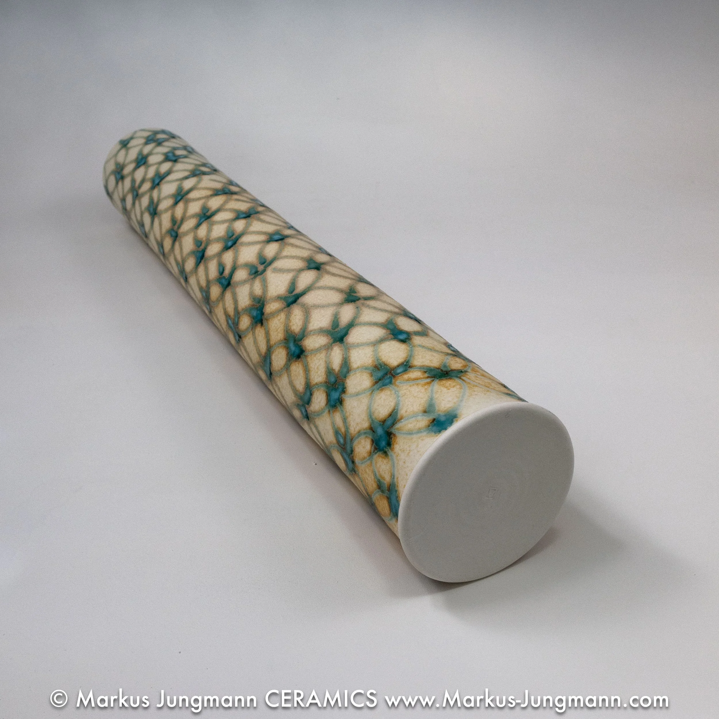markus-jungmann-porcelain-cylinder-vase-Lattice-47cm-side-view.jpg