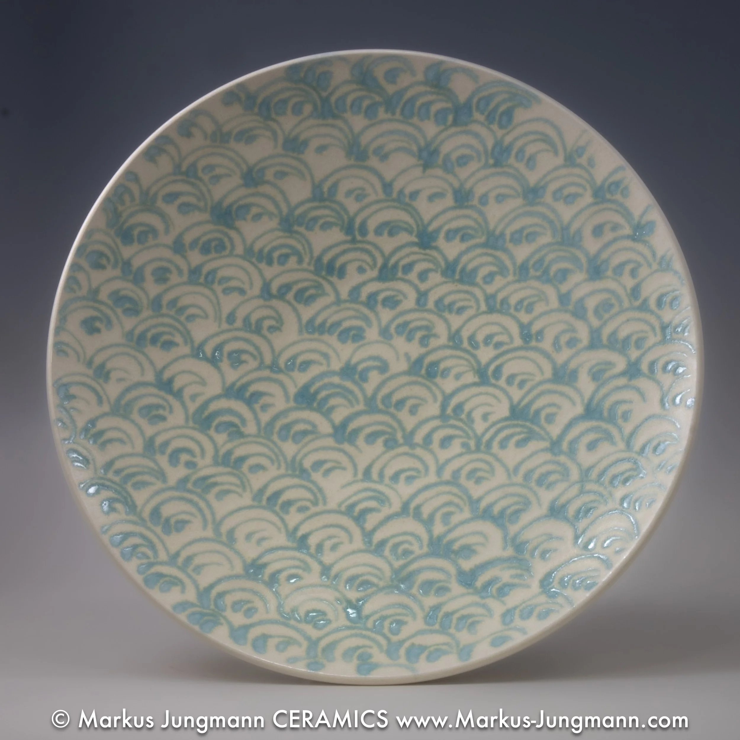 Tondo with textured patterns