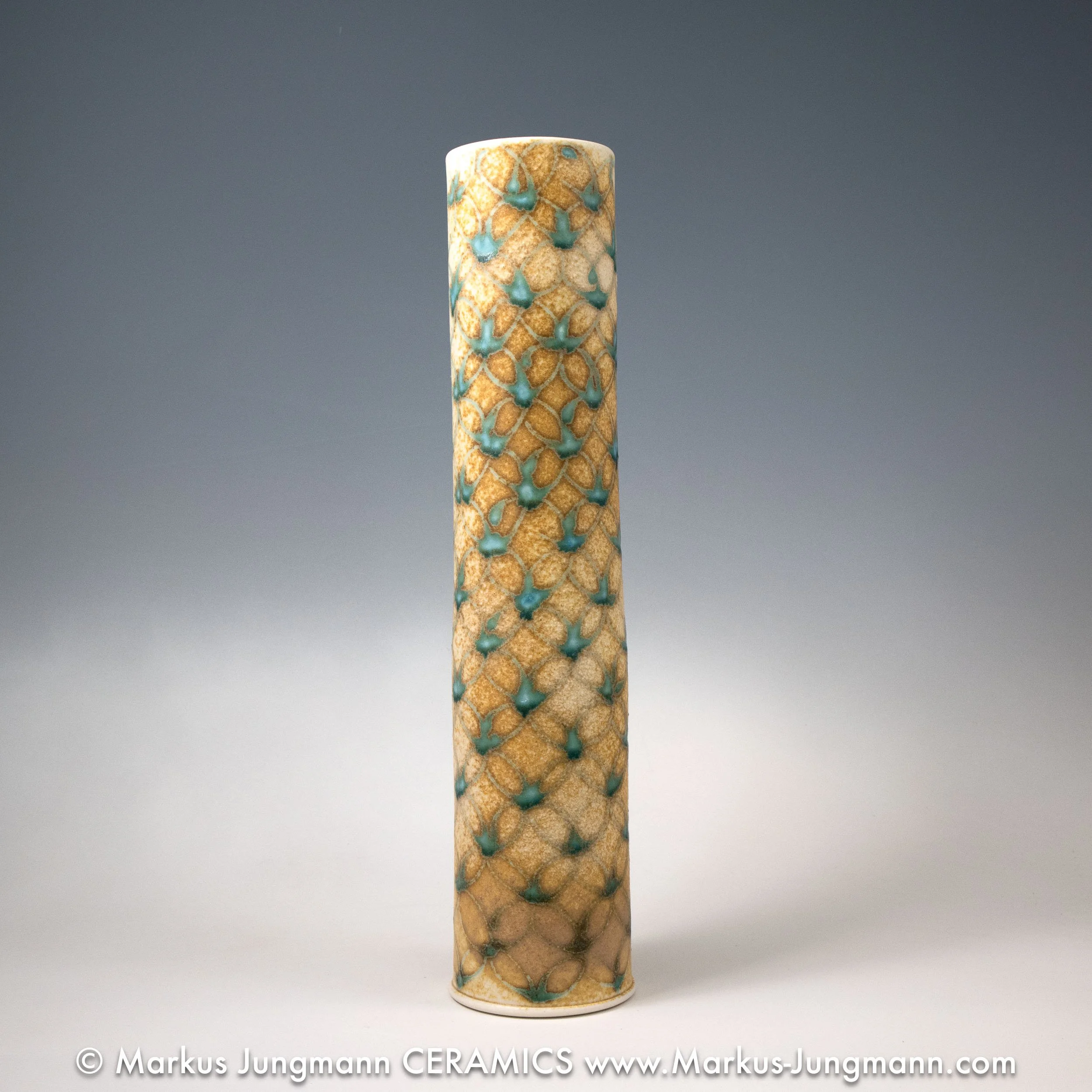 markus-jungmann-porcelain-vase-vesica-iii-38cm.jpg