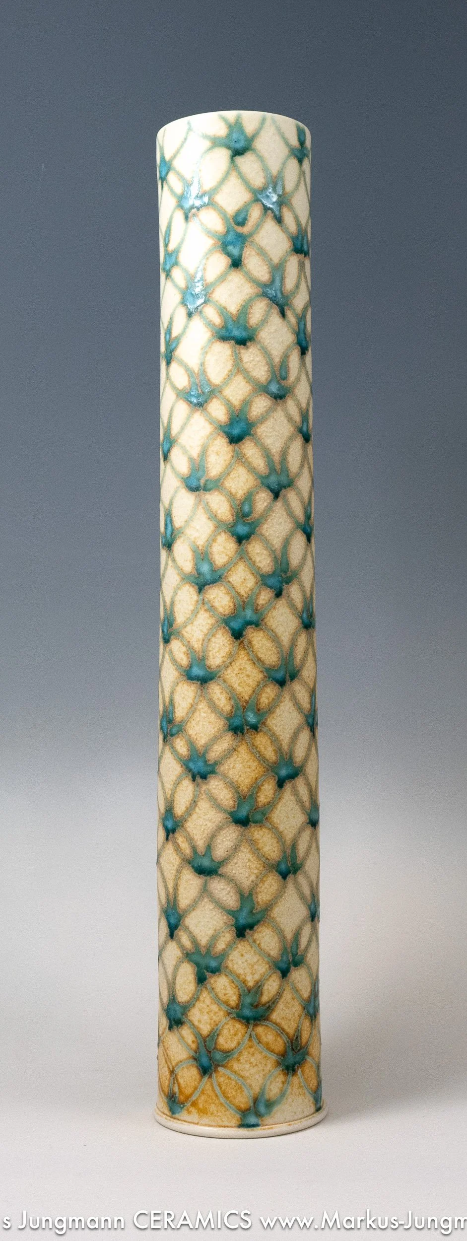 markus-jungmann-porcelain-cylinder-vase-Lattice-47cm-close.jpg