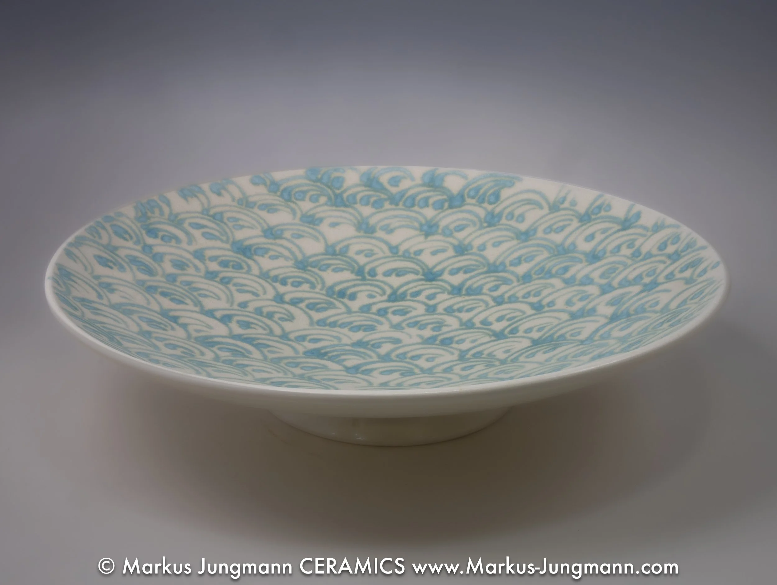 perspective view Tondo with textured patterns