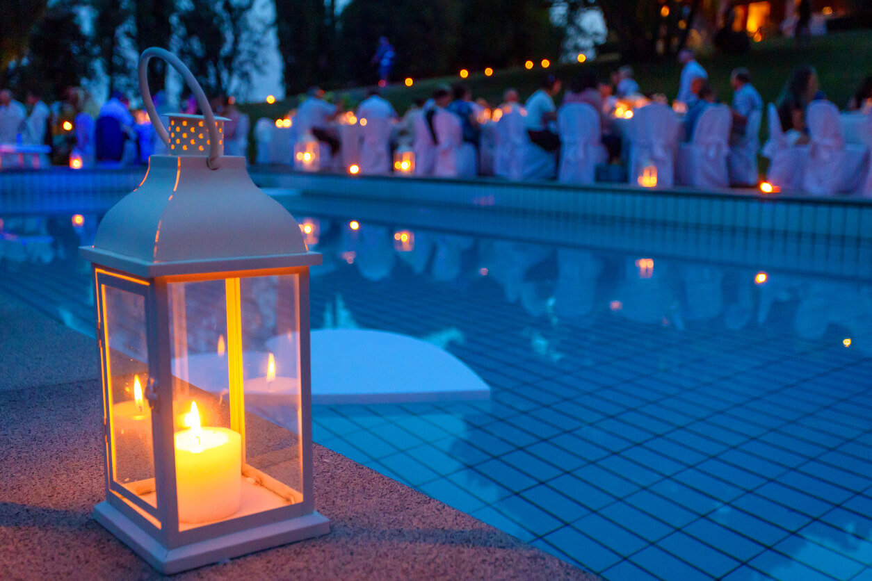 21 Fun And Beautiful Poolside Wedding Ideas Wedding Spot Blog