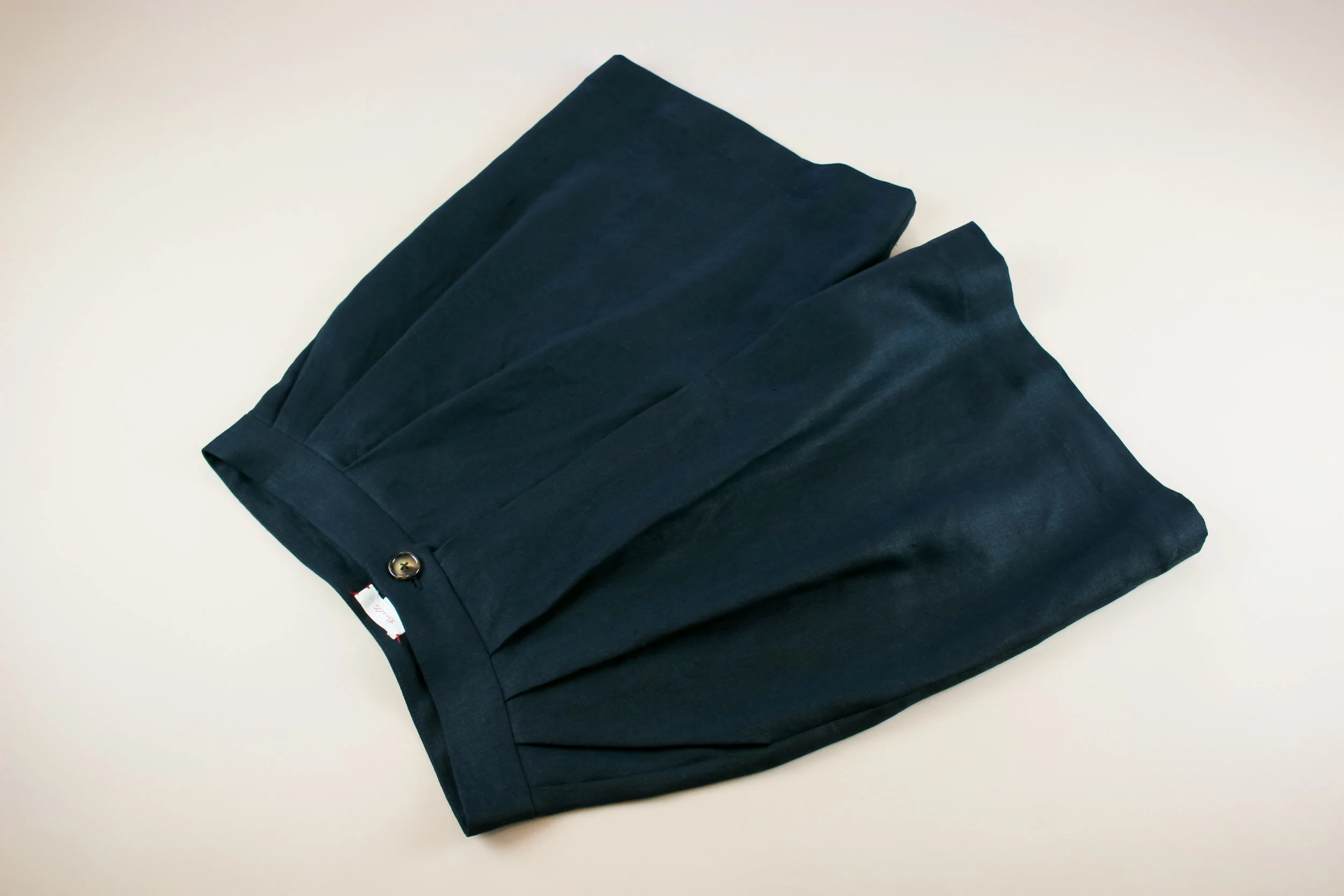 Gentlewoman Short Black Linen.jpg