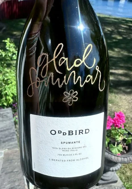Handgraverad och förgylld champagneflaska från Oddbird