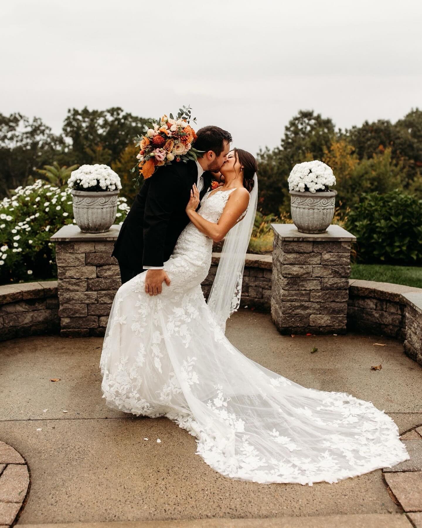 🧡
.
.
.
.
.
.
 #westernmaphotographer #westernmaweddingphotographer #coupleportraits #engagementphotographer #newenglandweddingphotographer #newenglandphotographer #newenglandwedding #massachusettsphotographer #massachusettsweddingphotographer #bost