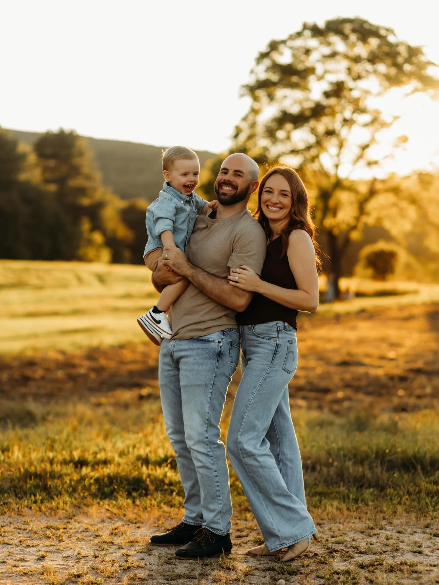 #westernmaphotographer #coupleportraits  #engagementphotographer  #newenglandphotographer #newenglandwedding #massachusettsphotographer #westernmass #westernmassphotographer #elopementphotographer #maternitysession #maphotographer #newenglandphoto #r