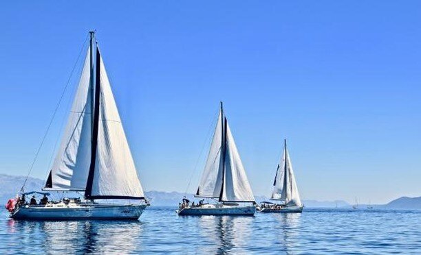 Not to keen on the idea of traffic? Well, we've booked the tides, and high tide at our place is at 2 pm this Sunday. Sail your boat into the Omaha inlet, and put the anchor down right in front of the Oyster Festival Matakana. Row up to the shore, and you're here for an Oyster extravaganza. A few of you have already been in touch to let us know, you're coming in via the water, and we're seriously stoked about it. We're so lucky to have this great location, right on the water's edge! #oysterfestmatakana