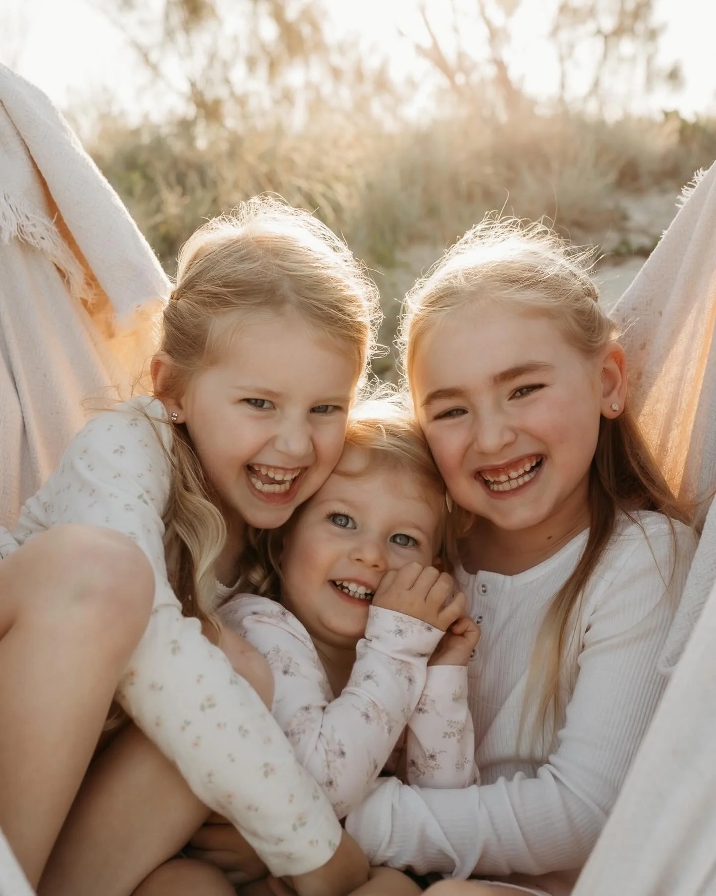 Hello warmer weather, pink sunsets and feet happy to splash around. Is this not just the perfect picnic at sunset on the beach kind of weather!!! 

Photos where you can hear their little giggles ✨

@natalielilly xx