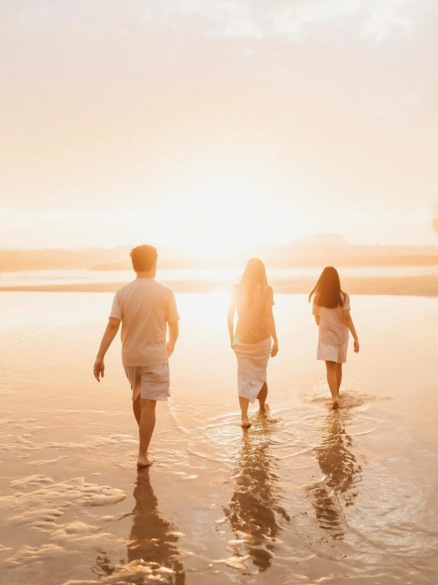 It was such a hazy afternoon and you couldn&rsquo;t make out the shapes in the distance. But what happened at sunset was incredible, the low sunlight hit the haze and filled it with light creating a warm glow all around that reflected off the water. 