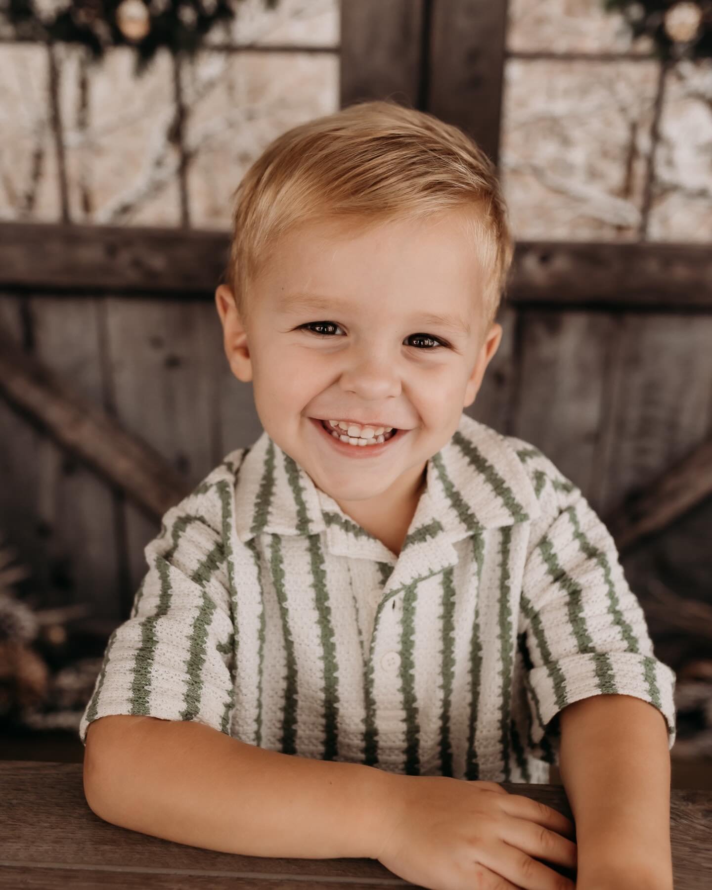 A little sneak peek into what has been on my screen this week. There is so much joy in these sessions, I love it&rsquo;s a time of year to embrace the fun and festivity of the Christmas season. Kids have been having so much fun playing in the Christm