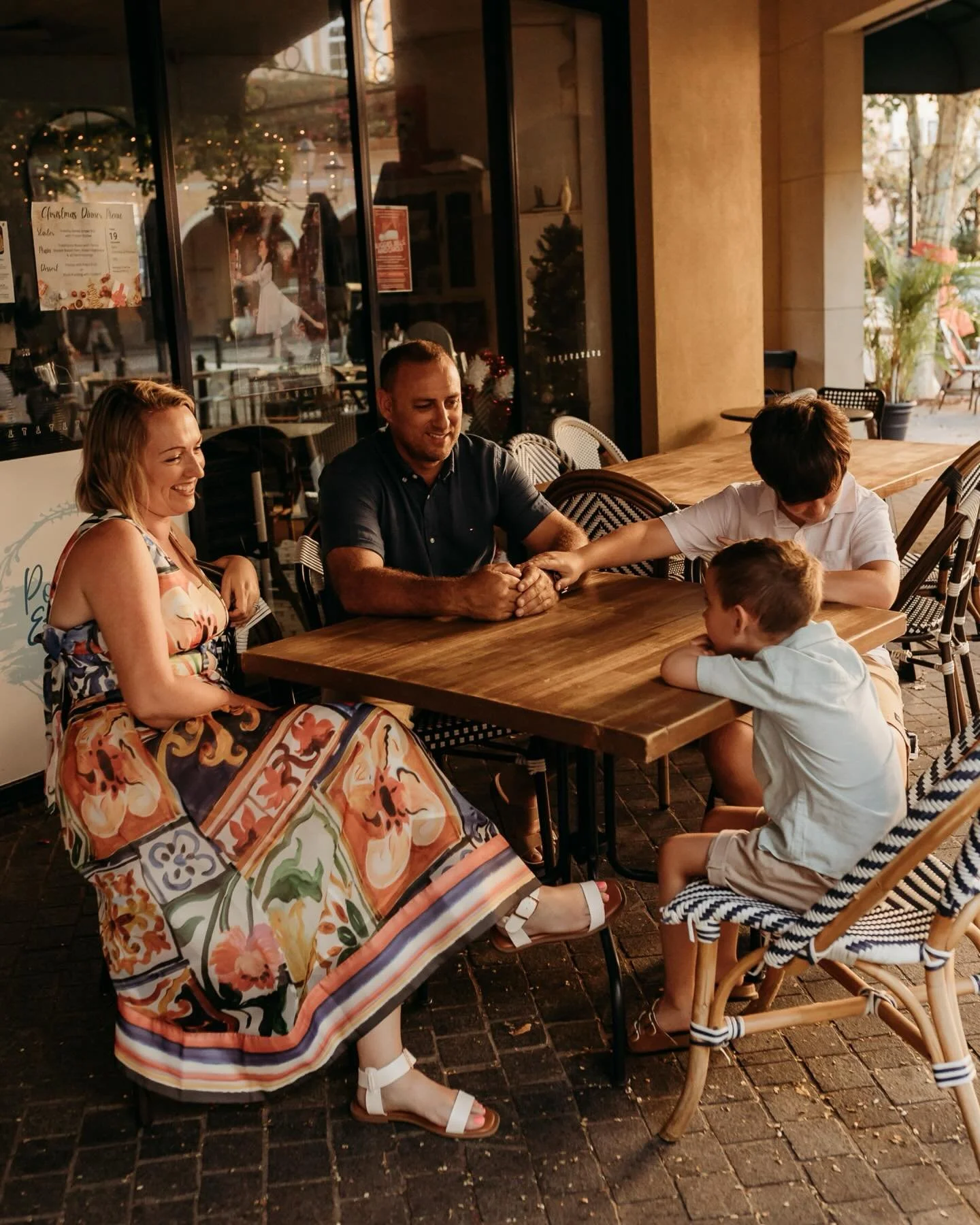 I always have such a fun afternoon with this family, every year we collaborate and come up with a new location and experience. From highland cows, to theme parks, the botanical gardens, the forest, the beach and this year we had fun exploring Italian