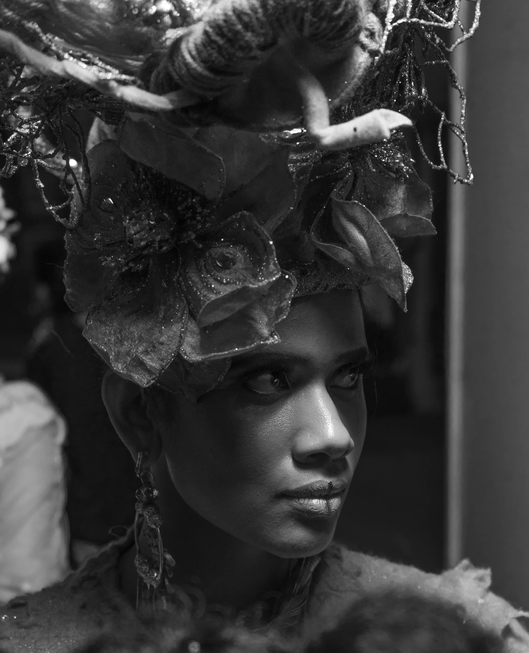 16__Model wearing Honee headdress_.jpg
