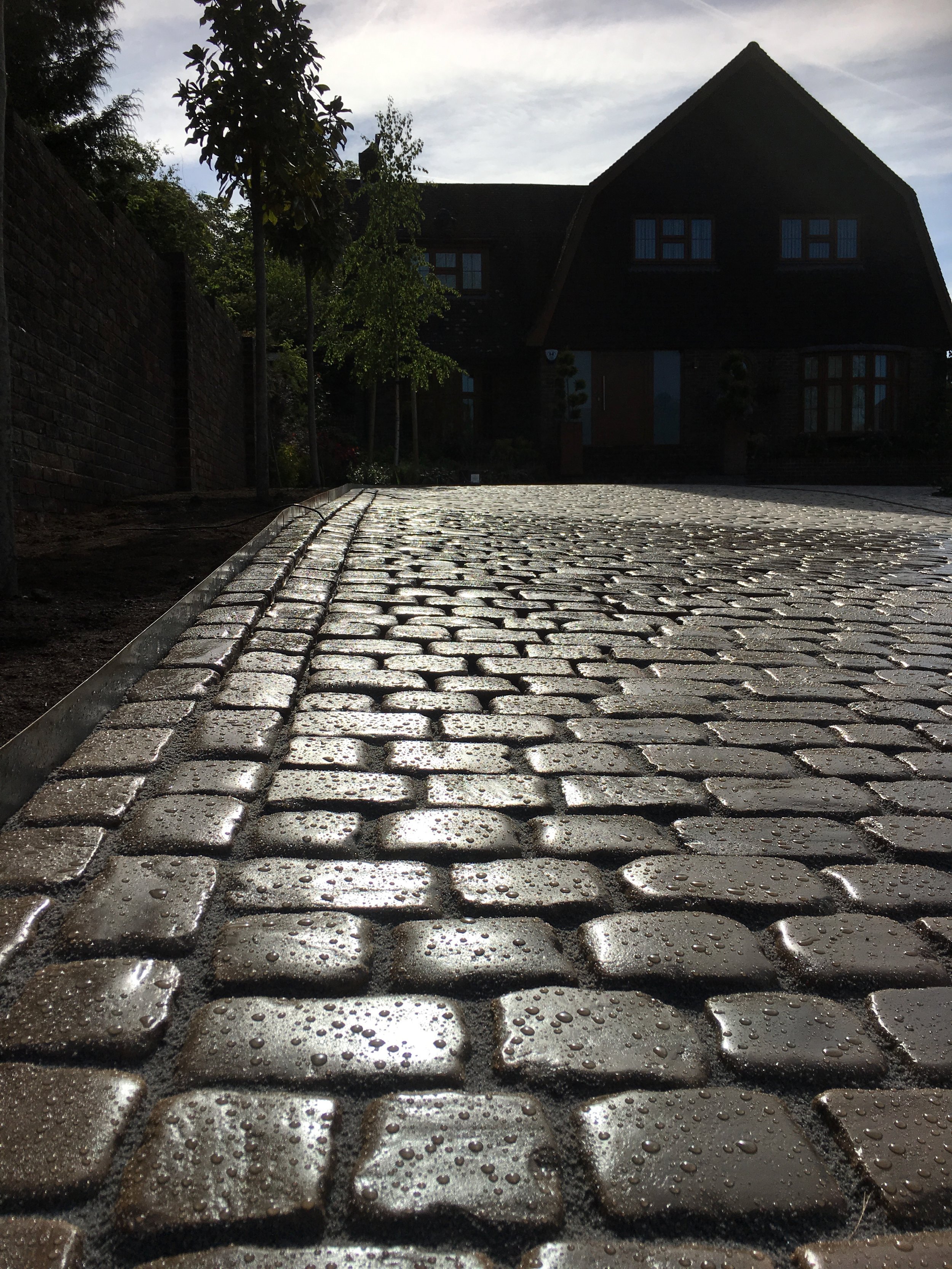 We used the Marshalls drivesys block to create this driveway